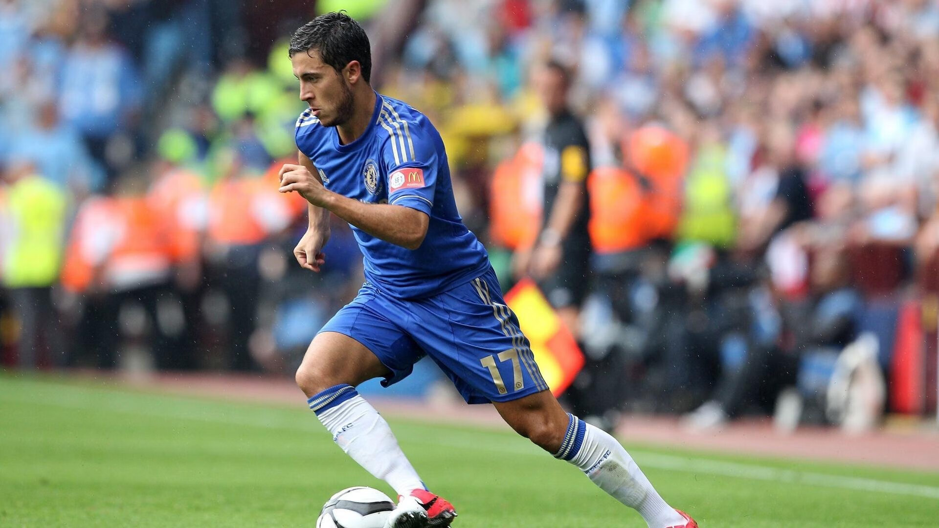 爱游戏娱乐-托桑·埃夫布奥姆万在NBA夏季联赛中表现出色，埃托奥和布冯相视一笑